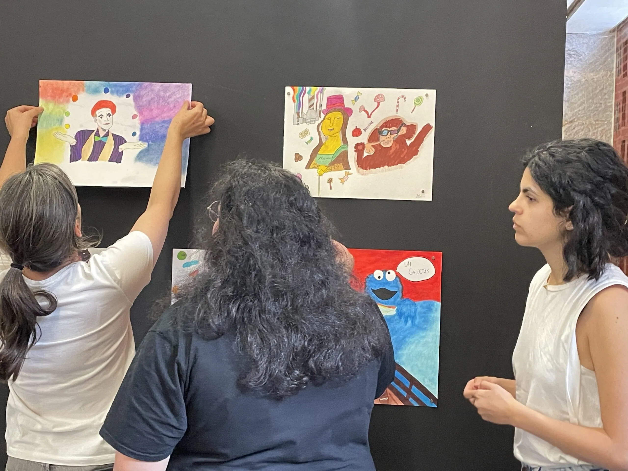 Público asistente a la inauguración de la exposición
