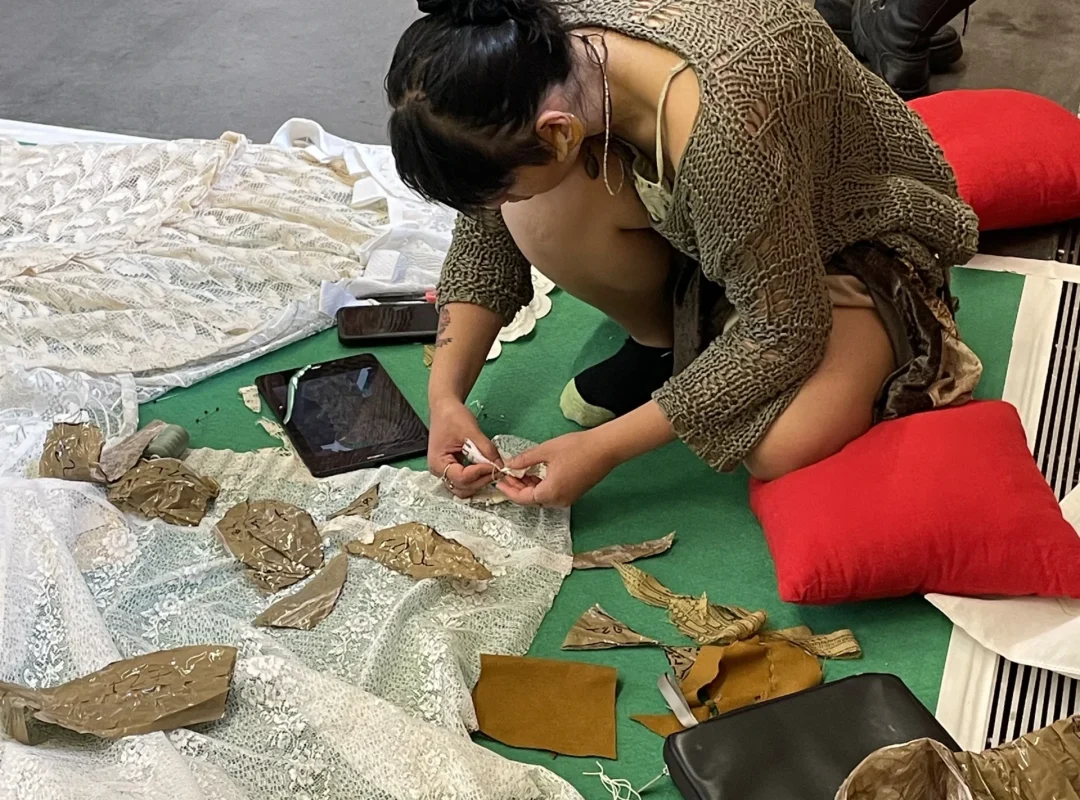Sala polivalente convertida en taller artístico